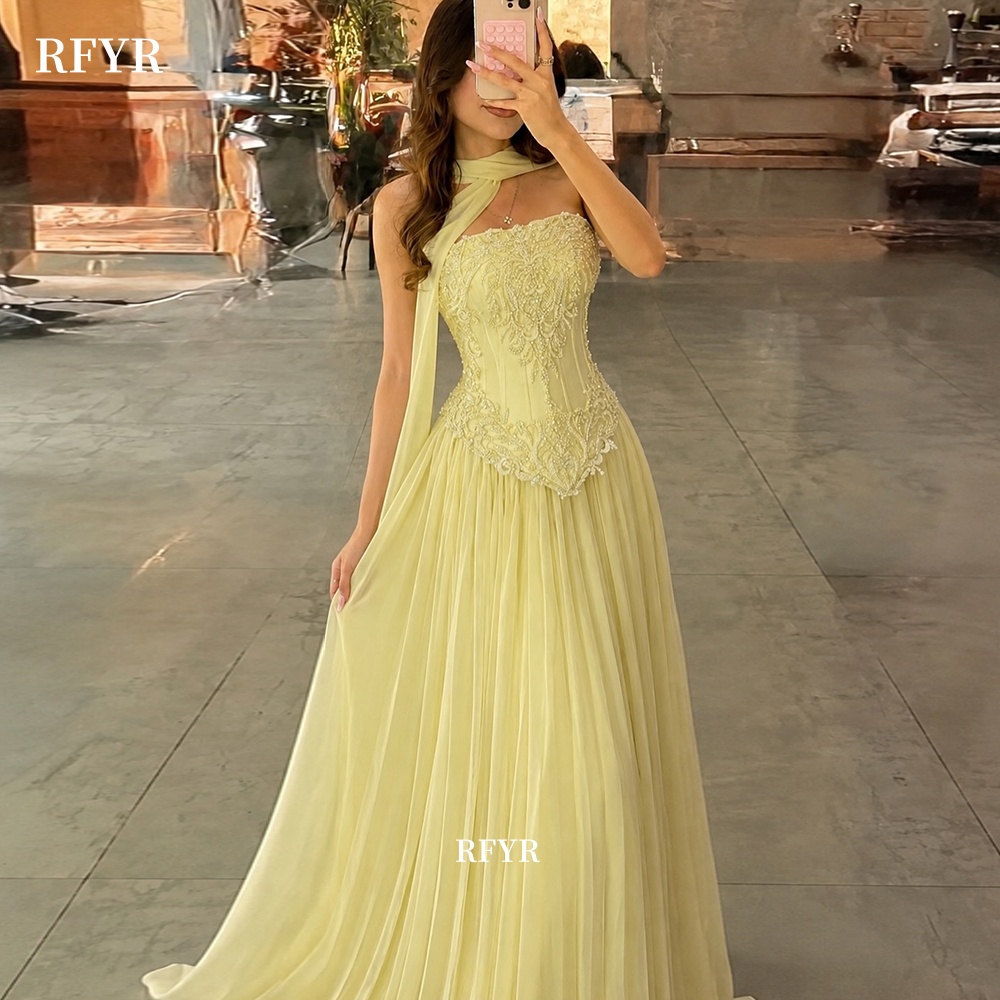 Embroidery Yellow Dress - RFYR製、レースのアップリケがあしらわれたイエローのプロムドレス。Aラインのパーティードレスで、スカーフ付き。アラブの女性向けのイブニングドレス。カスタムメイドも可能。
