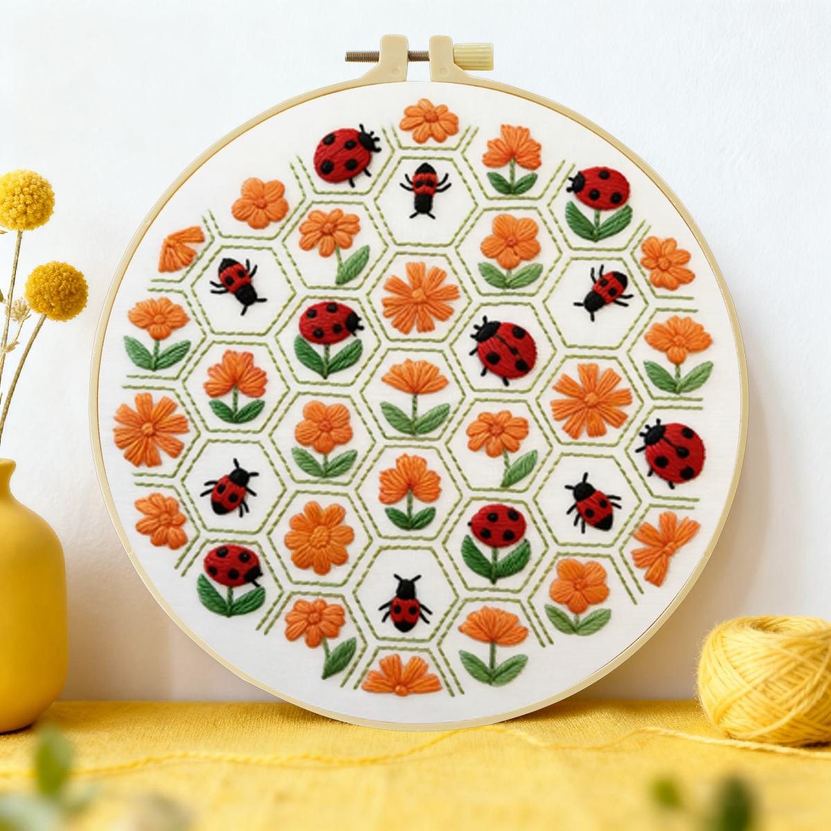 Embroidery Lady Bug - 1個 20X20CM/15X15CM 7.87/6.3インチ 花とてんとう虫 刺繍スターターキット DIYキット