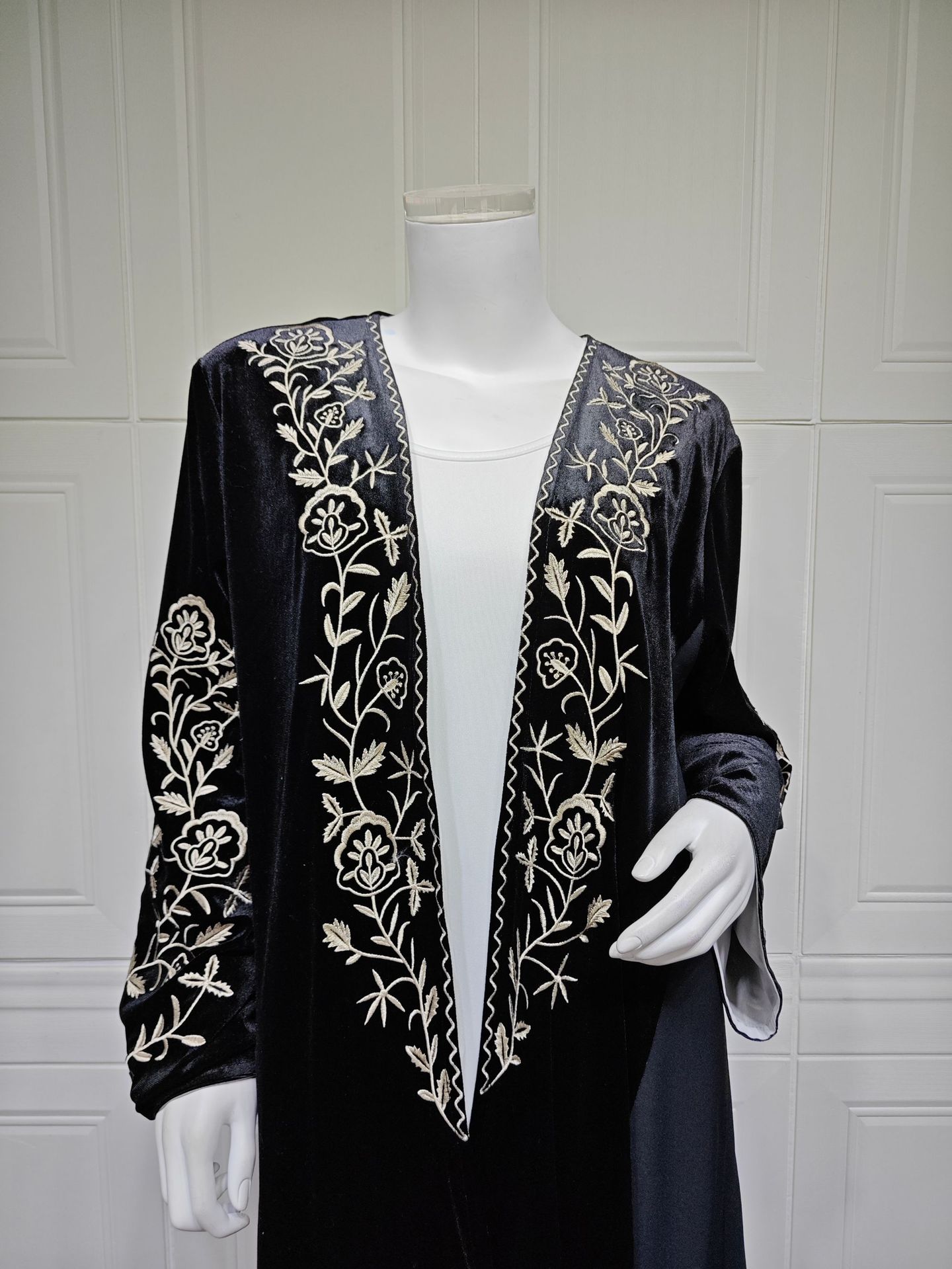 ベルベットオープンアバヤ ドバイ カフタン 女性用 ムスリム - Embroidery Kebaya のレビューと価格