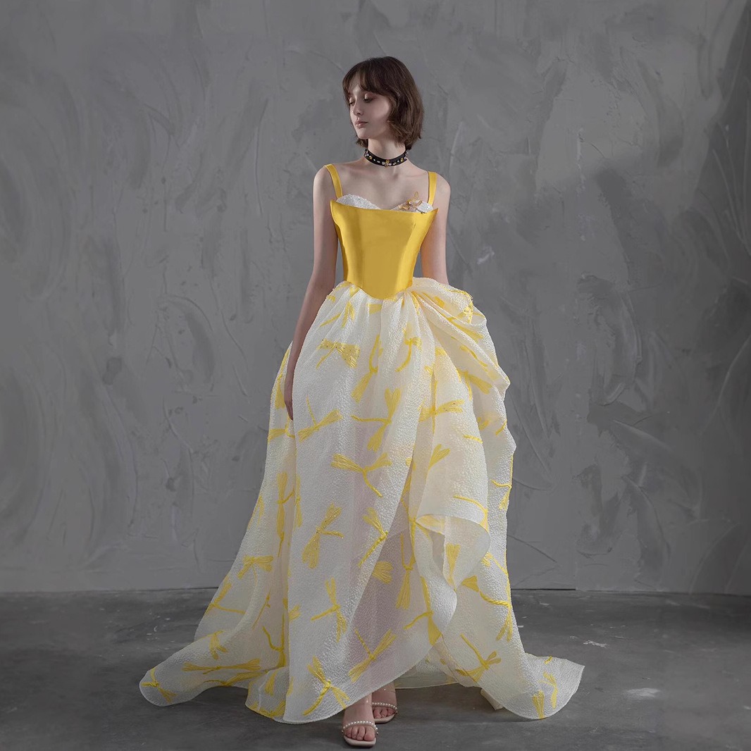 エレガントなイエローサテントップページェントウェディングゲス - Embroidery Yellow Dress のレビューと価格
