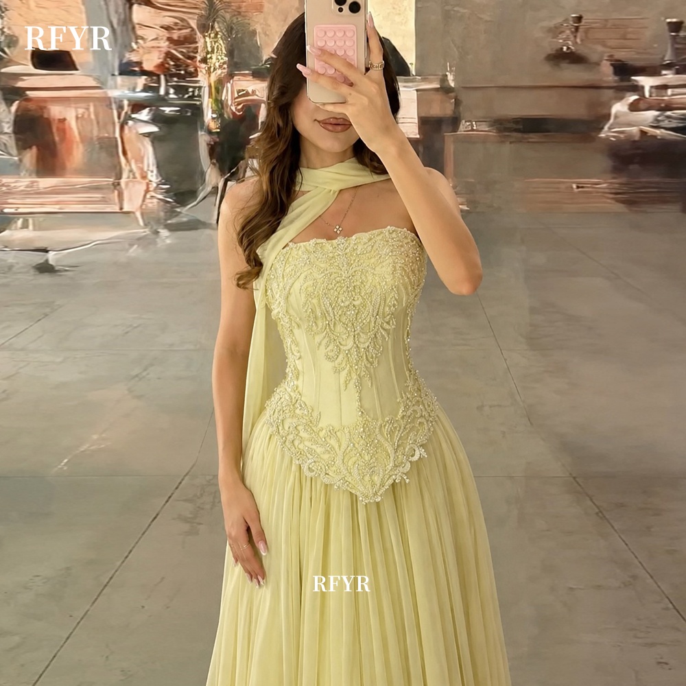 RFYR製、レースのアップリケがあしらわれたイエローのプロム - Embroidery Yellow Dress のレビューと価格